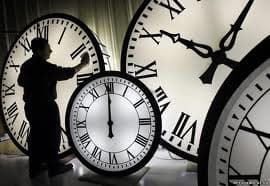 На вихідних львів’яни переведуть годинники на літній час