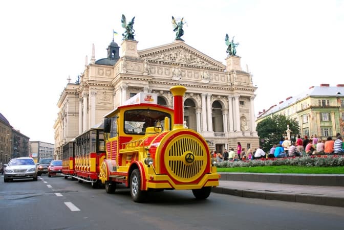 У Львові зменшать навантаження туристичного транспорту на центр міста