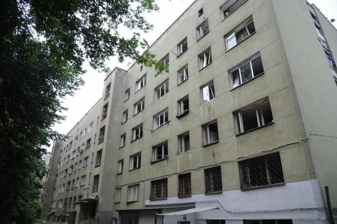 Лише зараз після липневих обстрілів у «Львівській політехніці» встановлюватимуть вікна в гуртожитки