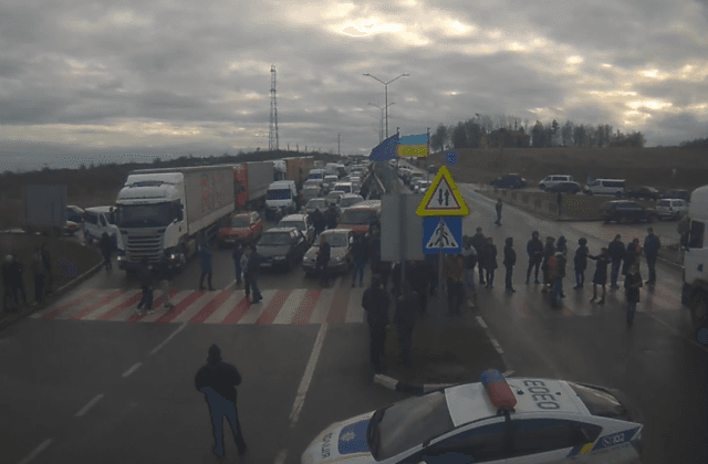 На Львівщині анонсують перекриття всіх пунктів пропуску до Польщі