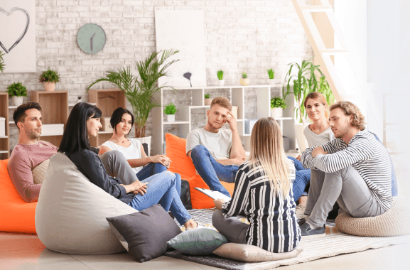 «Говорімо українською». Для переселенців на Львівщині запрацював розмовний клуб