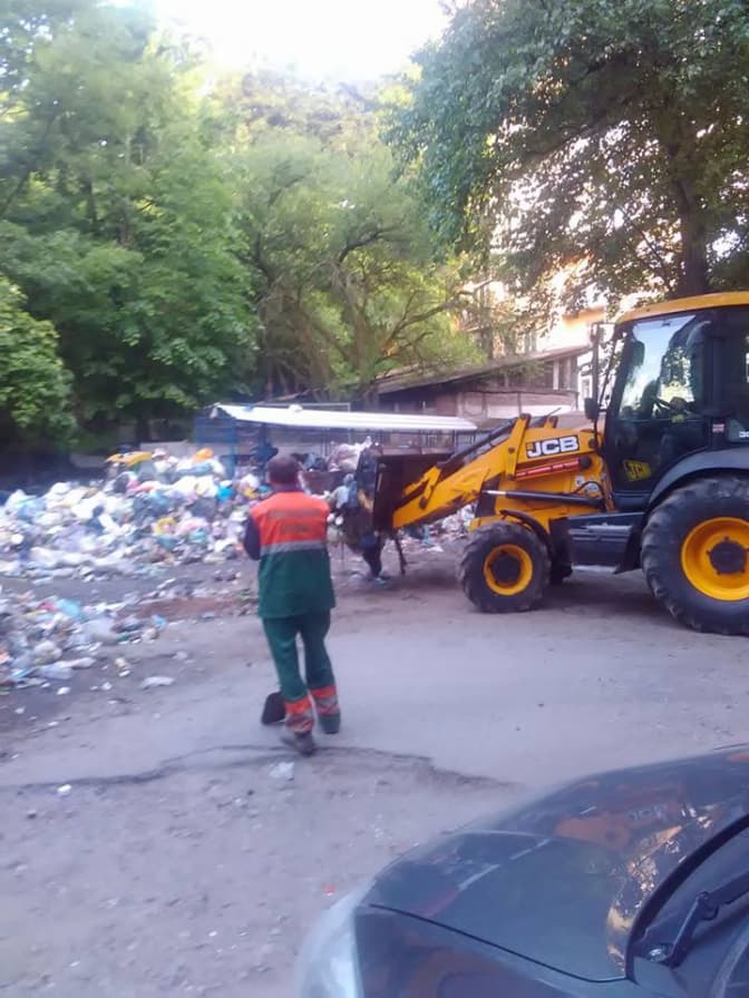 Львів'яни скасували перекриття вулиці Сахарова через сміття