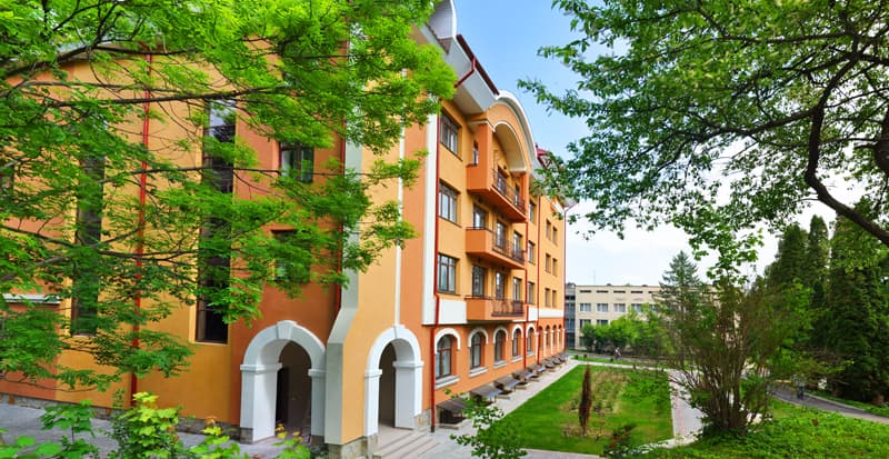 Санаторій "Кришталевий палац" у Трускавці / Фото з відкритих джерел