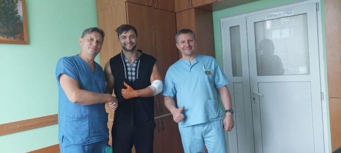 У Львові прооперували акробата цирку, який отримав травму руки