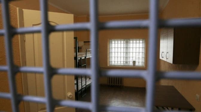 В СІЗО дозволять користуватися інтернетом і телефоном