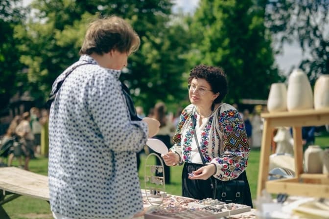 У Львівському скансені на ярмарку зібрали 50 тисяч гривень на підтримку ЗСУ