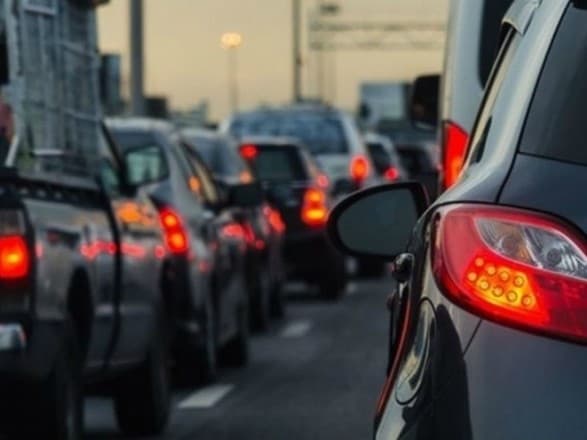 На вулицях Львова затори. Де найбільш ускладнений рух