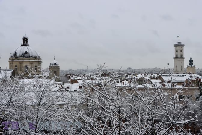 Рішення про посилення карантину та 500 гривень за бустерну вакцинацію. Головне за добу