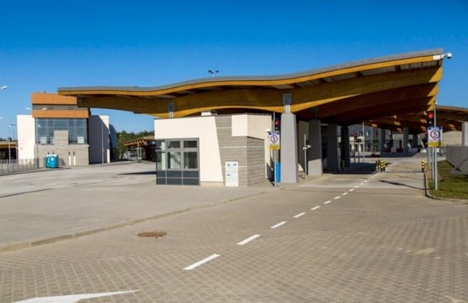 На Львівщині лише через пункт пропуску «Грушів» дозволили ввозити авто з-за кордону