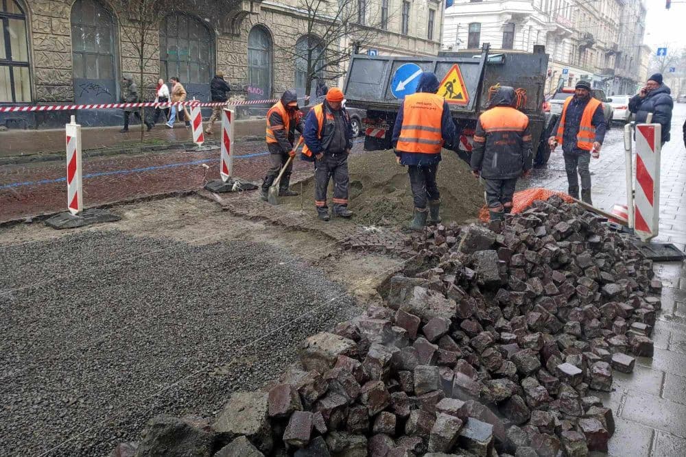 На центральній вулиці Львова ускладнений рух