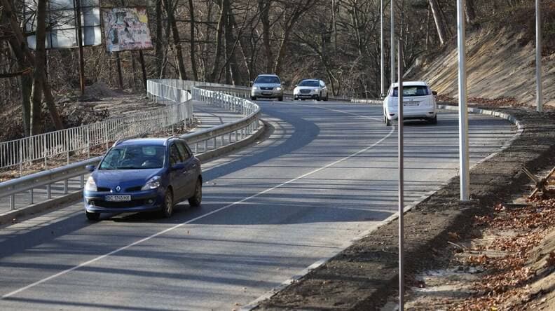 На виїзді зі Львова запровадять реверсний рух на три місяці