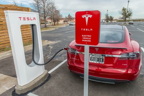 Коли українці зможуть придбати найдешевшу модель Tesla