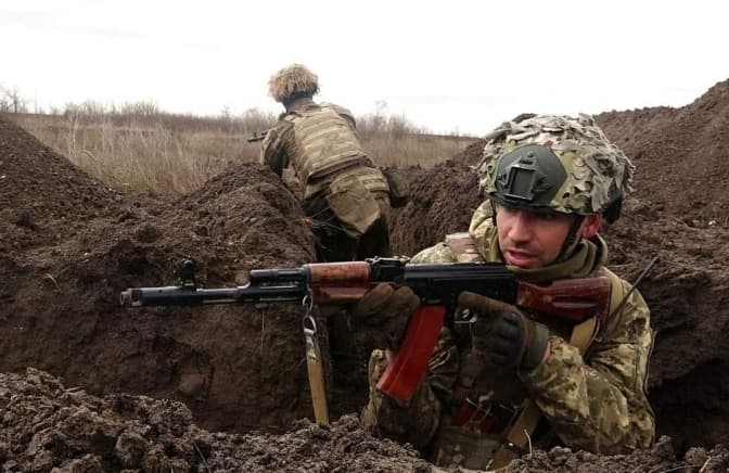 Сили оборони закріпились на декількох ділянках лівого берега Дніпра на Херсонському напрямку, – Генштаб