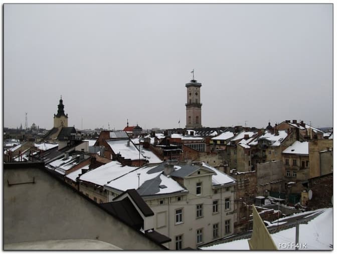 З дахів у Львові падає сніг: мешканців просять повідомляти на гарячу лінію