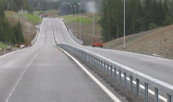 На швидкісних трасах пропонують встановлювати дорожнє огородження з розривами