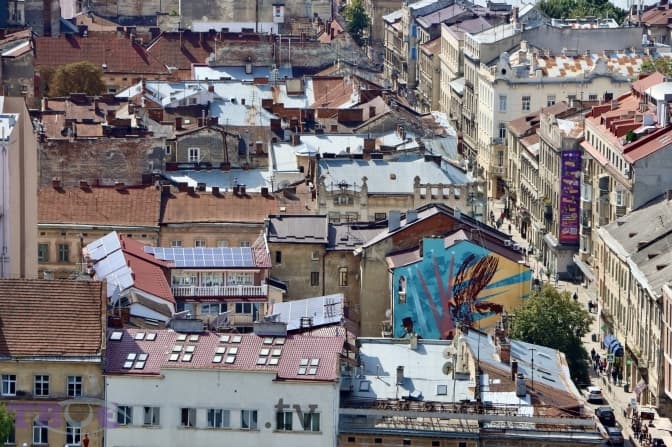 Пісня про Львів і найкращий дитячий майданчик у місті. Головне за добу