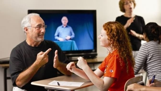 У Львові доплачуватимуть помічникам вчителів у класах з інклюзивною формою навчання