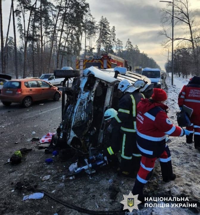 Смертельна ДТП на Гостомельському шосе: загинув водій вантажівки, четверо людей травмовані