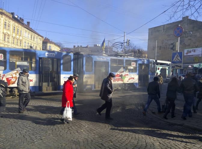 У Львові загорівся трамвай. Оновлено. Фото