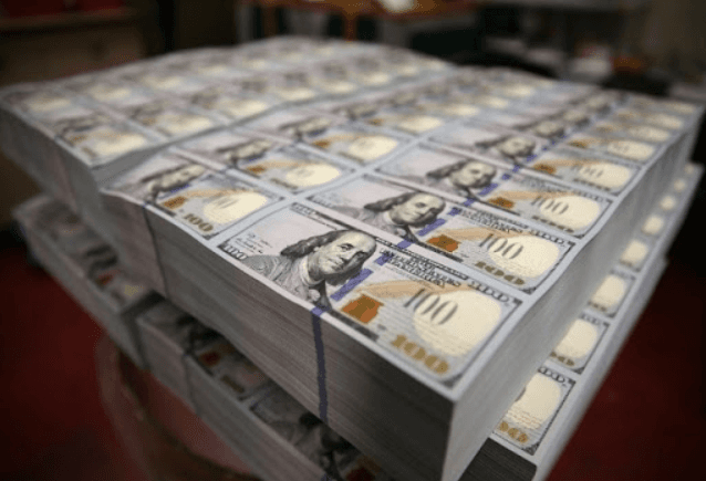 На Львівщині керівницю відділення банку підозрюють у привласненні 30 тисяч доларів