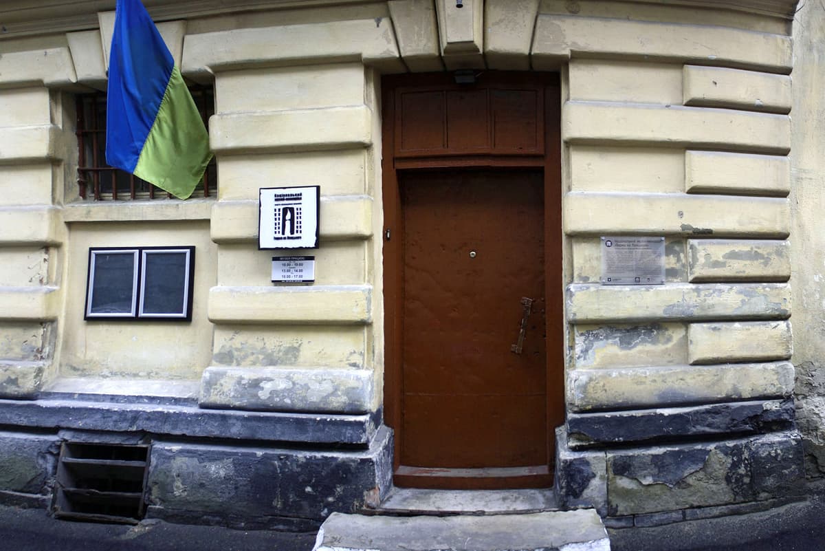 Тюрма на Лонцького тимчасово не працює: у музеї вибило вікна під час атаки на Львів 24 березня