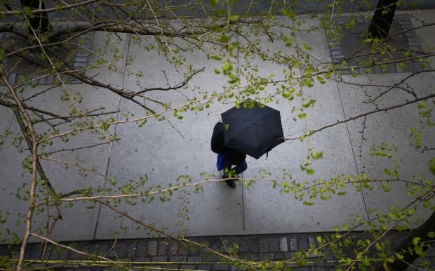 Львів'ян попереджають про грозу зі шквальним вітром