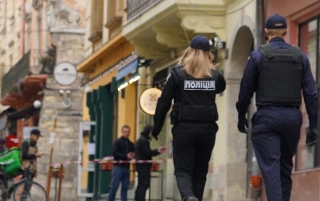 Обмеження пом'якшили, але карантин в Україні втретє продовжили. Головне за ніч і минулу добу