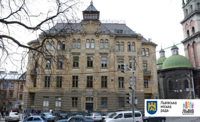 У львівському старовинному будинку відреставрували брами. Фото