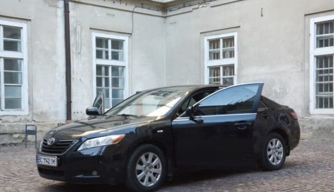 Службове авто Андрія Садового продали за понад 200 тисяч гривень