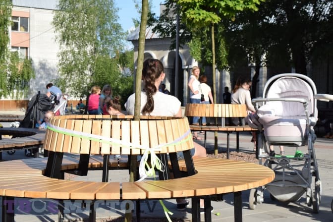 На Сихові облаштували лавочки для мрій. Фоторепортаж