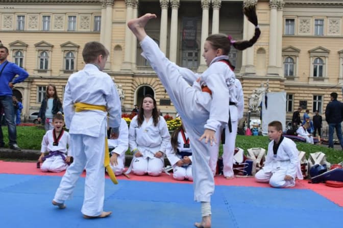 Півтисячі спортсменів відзначили День спорту у Львові. Фото