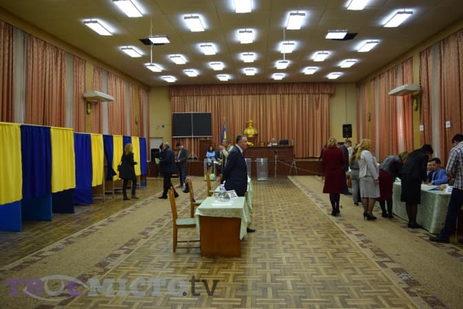 Як медуніверситет обирав собі старого ректора по-новому. Фоторепортаж