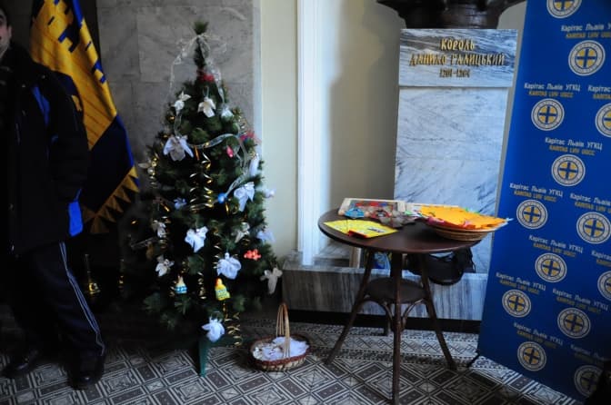 У львівській Ратуші встановили особливу ялинку. Фото