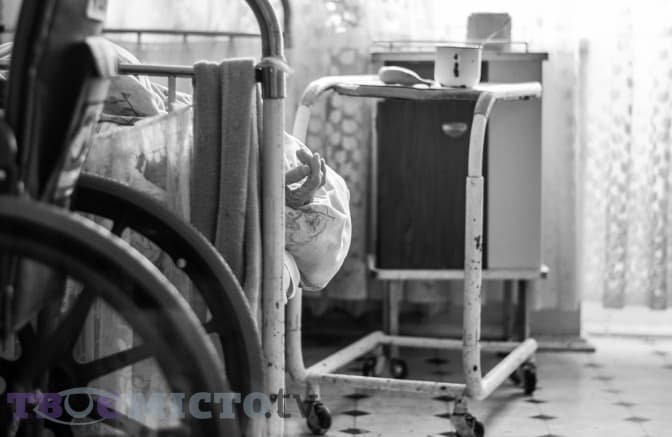 Львів’ян просять допомогти придбати постільну білизну для немічних