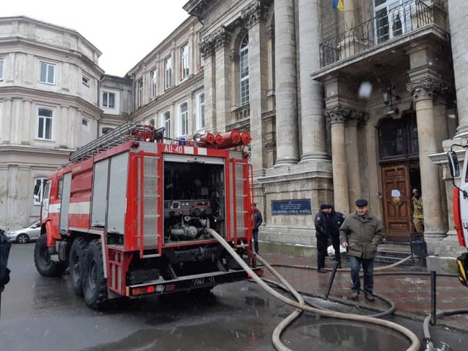 Як гасили пожежу у Львівській обласній лікарні. Фото
