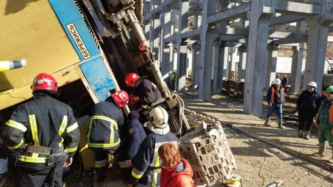 На Личаківській впав будівельний кран, є потерпілий. Доповнено