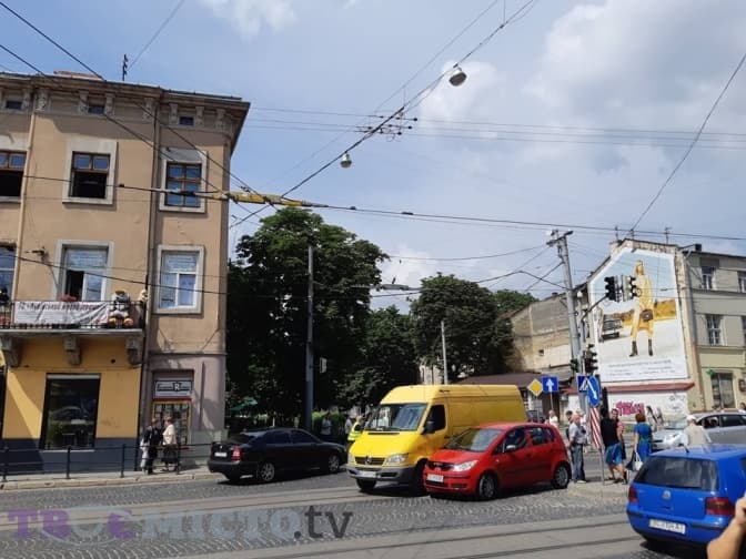 Ситуація на дорогах Львова: через ДТП біля Оперного ускладнено рух. Фото