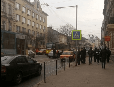 Ситуація на дорогах Львова: через аварію на Личаківській не курсують трамваї