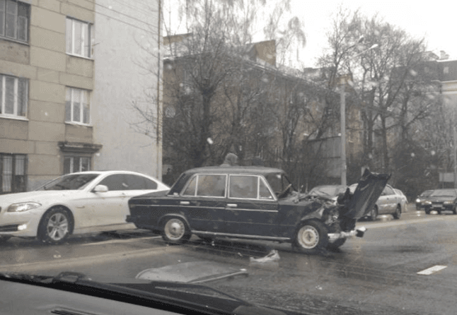 Ситуація на дорогах Львова: ДТП і затор на Стрийській. Фото