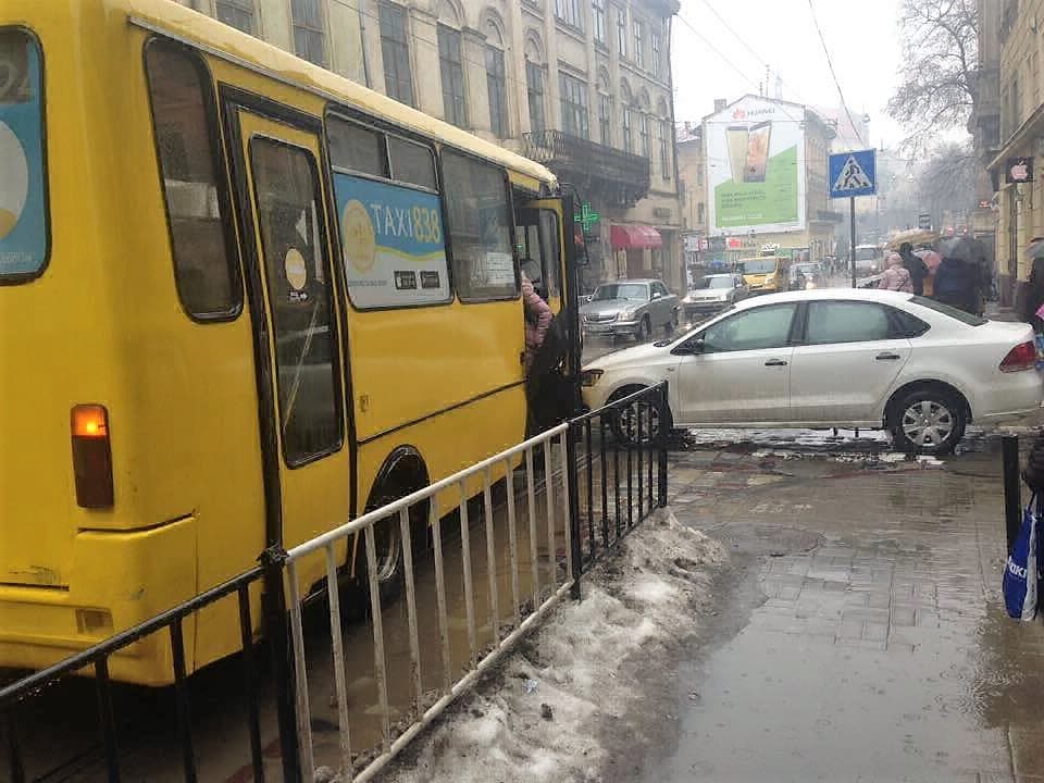 Чому потрібно закрити початок вулиці Дорошенка для приватного транспорту