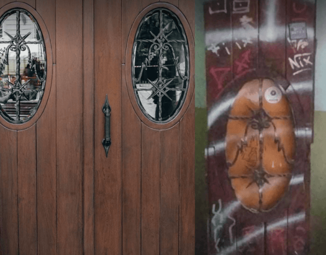 На площі Ринок відреставрували історичні двері, які були вщент знищені. Фото