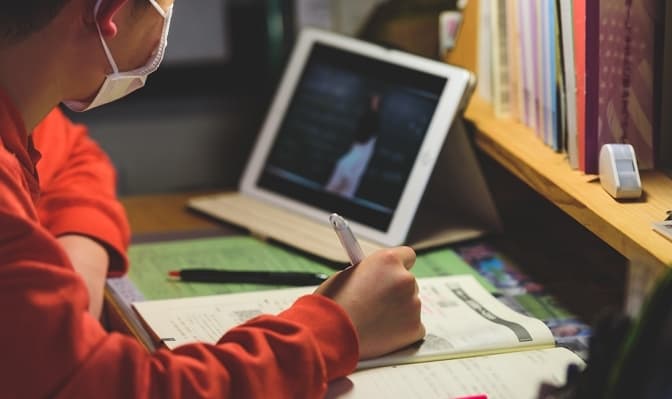 Важливо дивитись в очі. Як карантин змусив львівських вчителів йти в онлайн