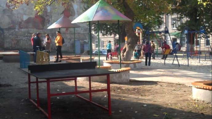 У Львові на вулиці Лисенка облаштують дитячий майданчик