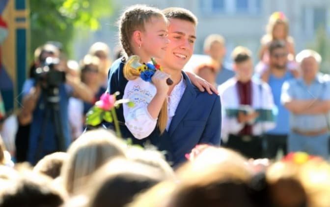 Фото дня: у Львові пролунали «перші дзвінки»