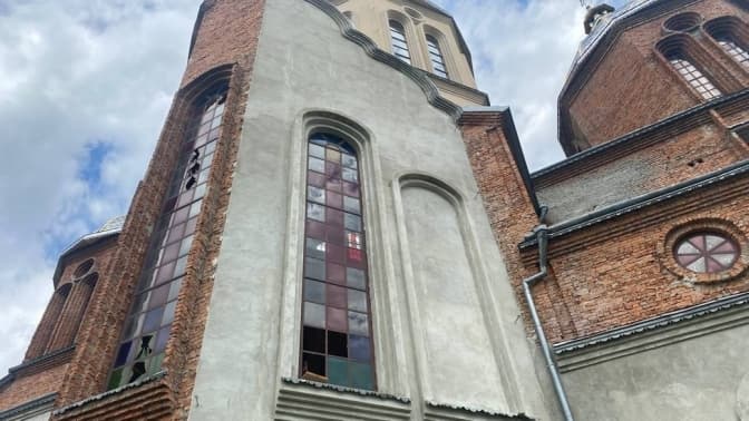 У львівському храмі через падіння ракети вибило двері та вітражі