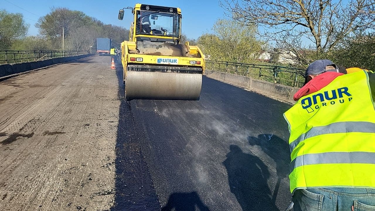 Ремонт дороги Т-14-18 між Великою Озиминою та Ралівкою / фото Державного агентства відновлення та розвитку інфраструктури України