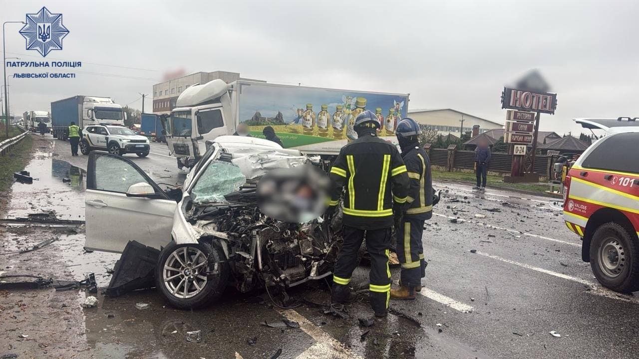 Фото: аварія на автодорозі М-06 Київ — Чоп. 1 квітня 2026 року/ Патрульна поліція Львівщини