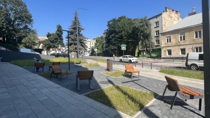 На вулиці Шевченка встановили вуличні меблі