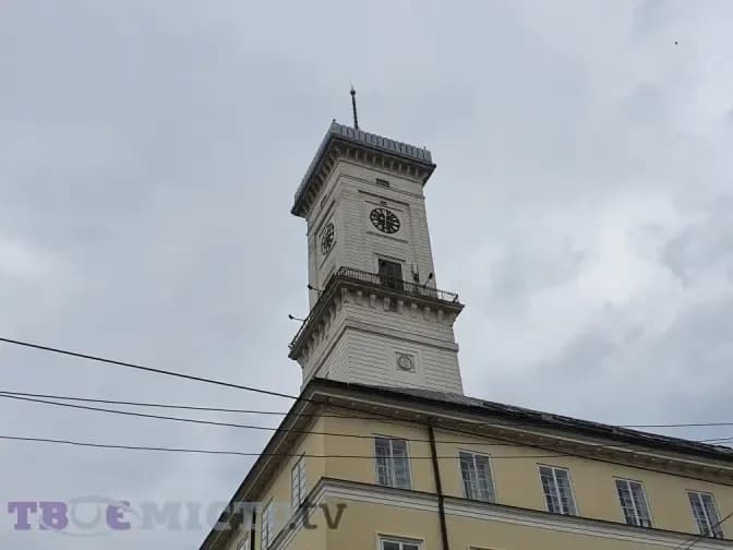 Чим займатимуться заступники голів з питань оборони, вибух у квартирі Львова та чому річка Зубра була зеленого кольору. Ключове за 27 квітня