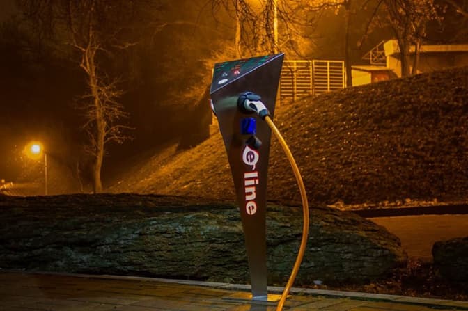 На Львівщині запрацює 7 "заправок" для електрокарів. Де решта?